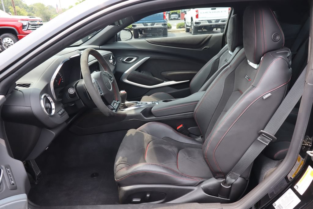 Used 2022 Chevrolet Camaro ZL1 RWD image 5