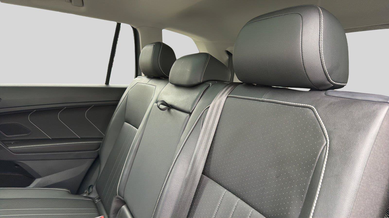 Used 2024 Volkswagen Tiguan SE w/ Panoramic Sunroof Package FWD image 18