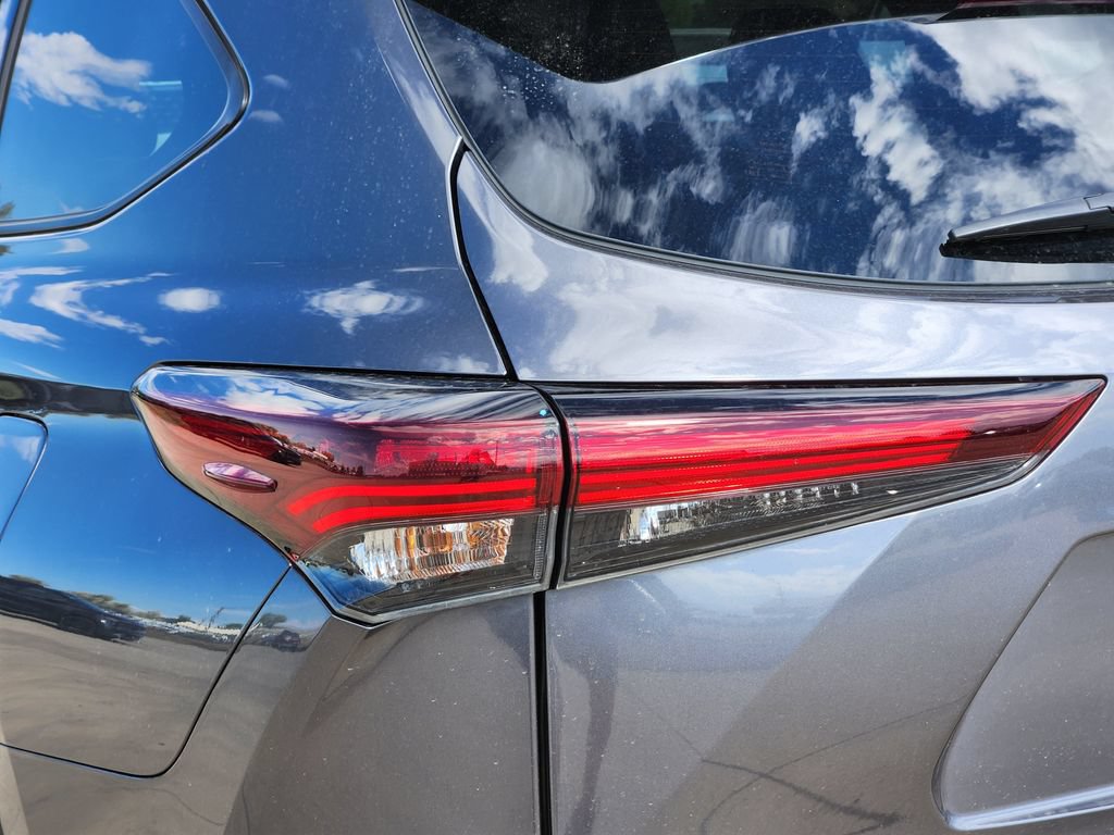 Used 2024 Toyota Highlander XSE AWD/4WD image 13