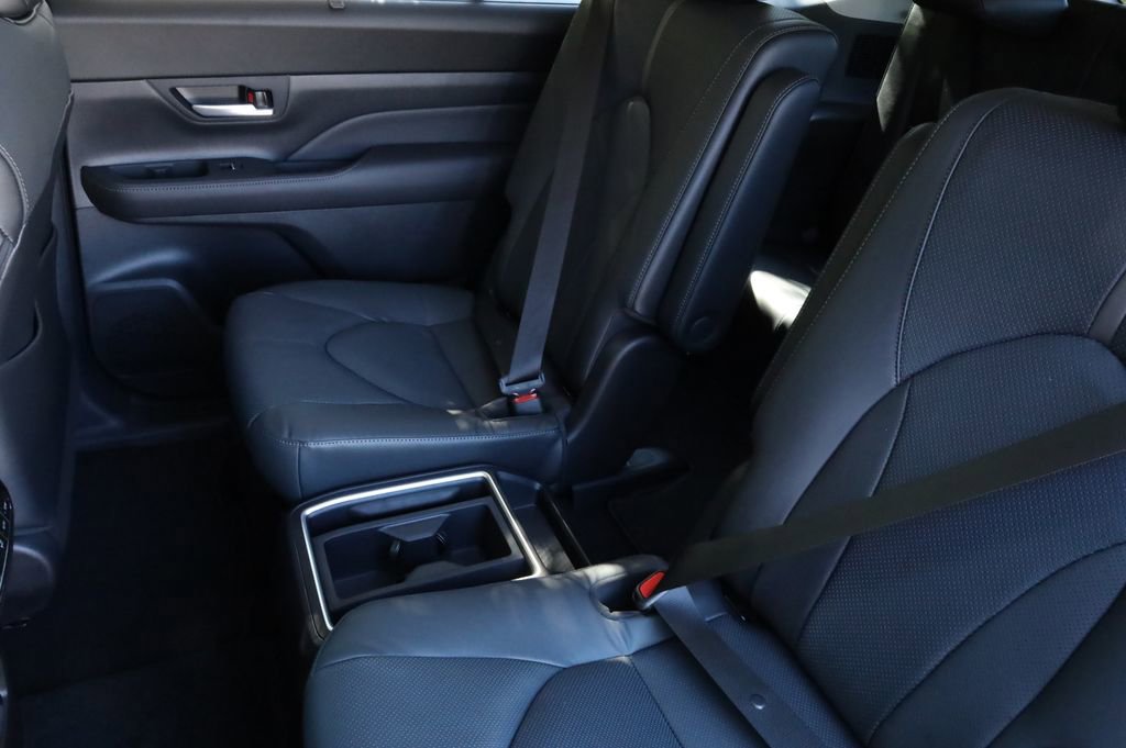 New 2026 Toyota Grand Highlander Platinum image 11