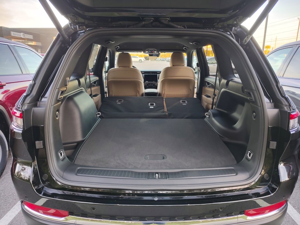 New 2025 Jeep Grand Cherokee Limited RWD image 35