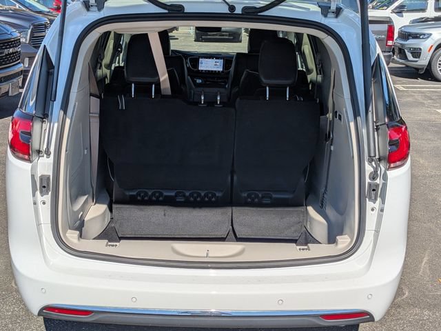 Certified 2022 Chrysler Pacifica Limited AWD/4WD image 32