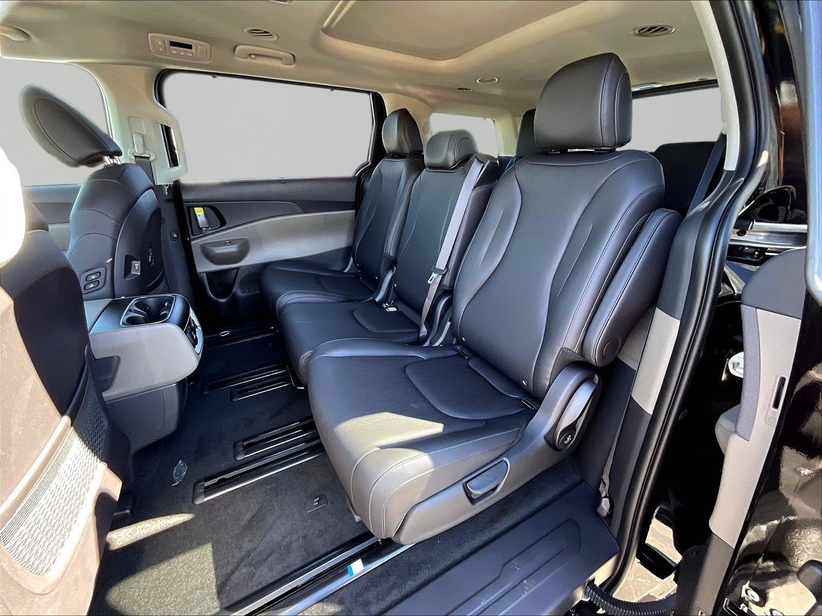 New 2027 Kia Carnival SX FWD image 18