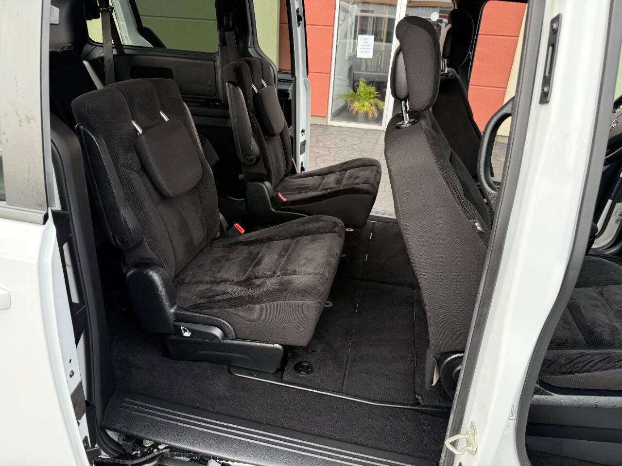 Used 2020 Dodge Grand Caravan SE FWD image 18