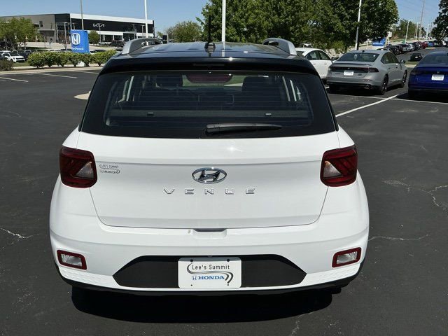 Used 2025 Hyundai Venue Limited FWD image 4