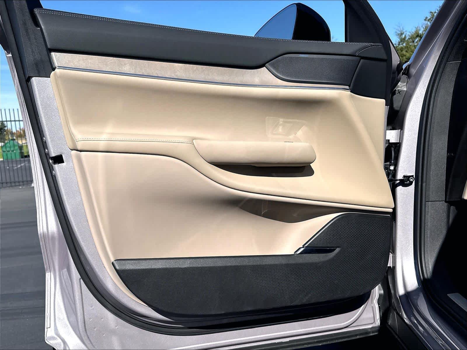 Used 2026 Volvo EX90 Plus RWD image 27