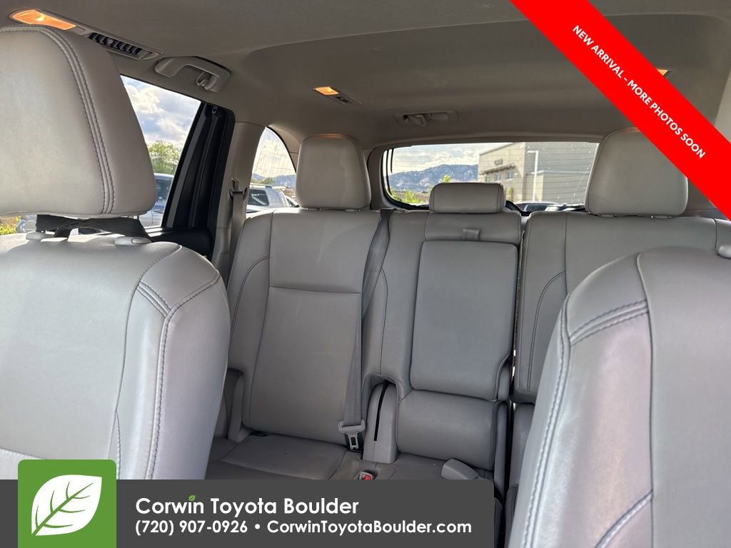 Used 2017 Toyota Highlander XLE AWD/4WD image 11