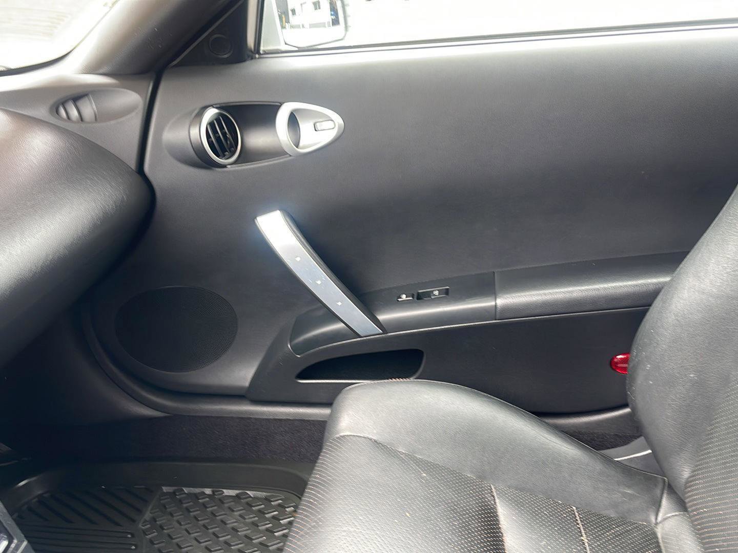 Used 2004 Nissan 350Z Touring RWD image 20