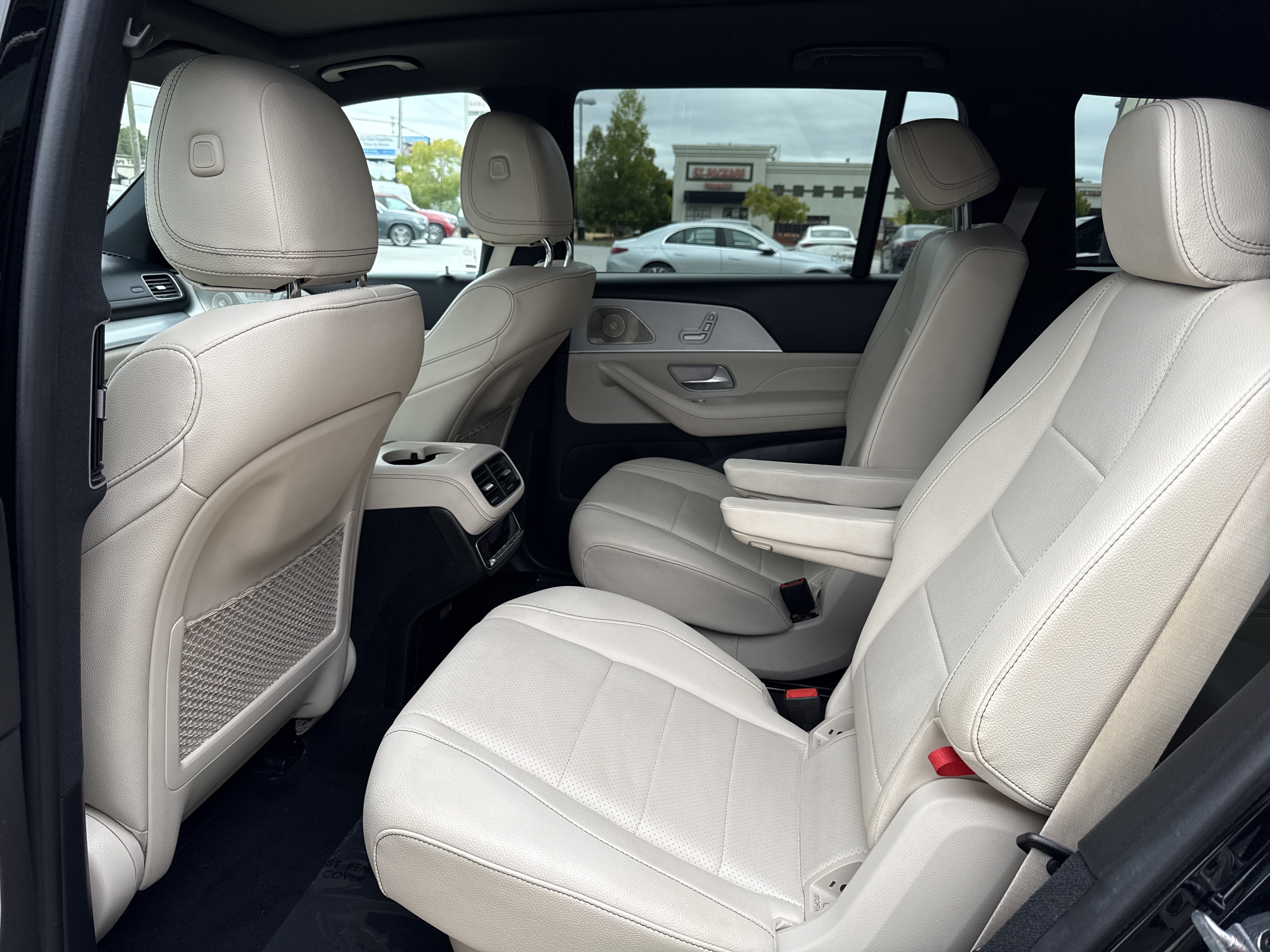 Used 2025 Mercedes-Benz GLS 450 4MATIC image 5