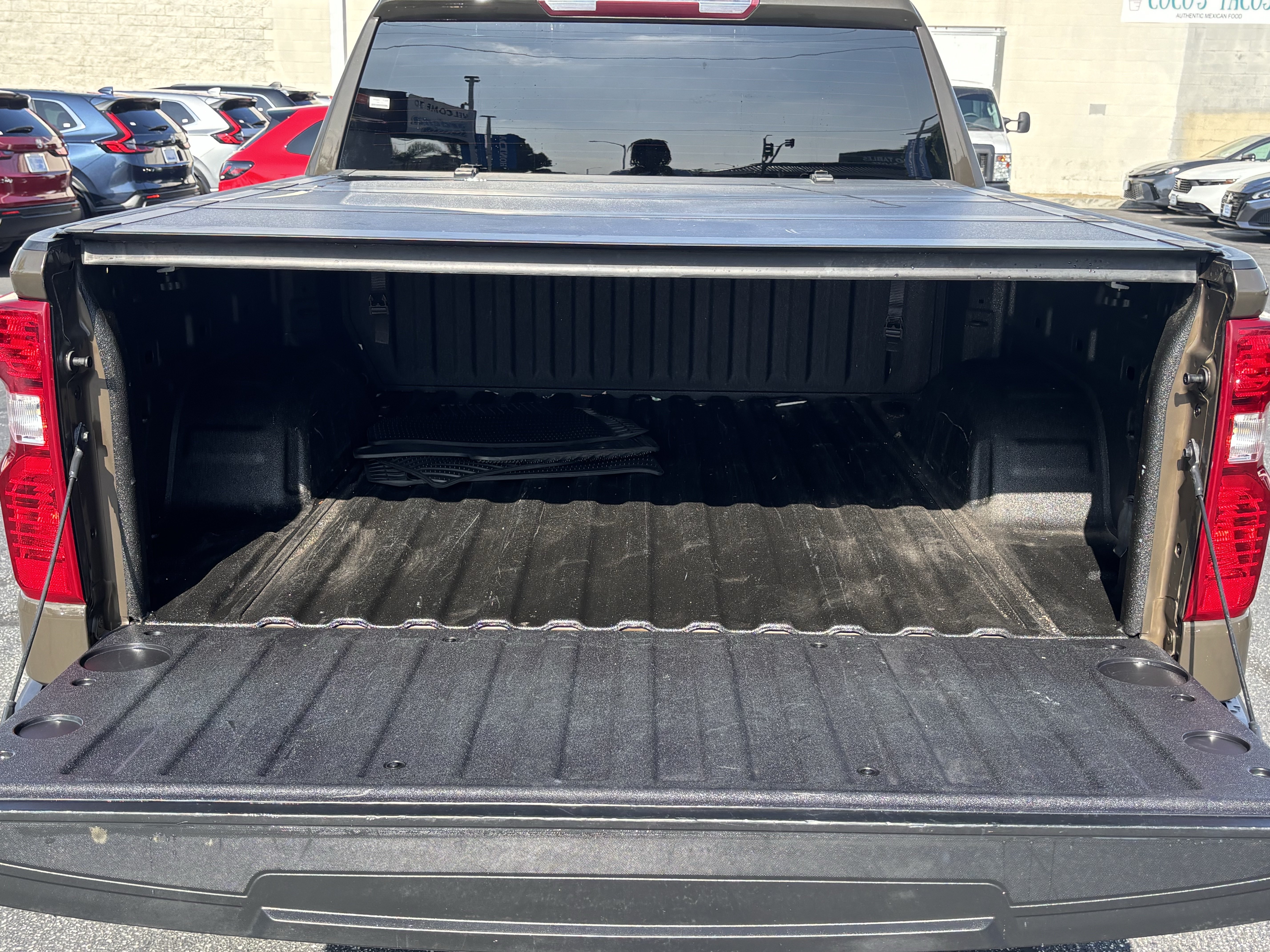 Used 2023 Chevrolet Silverado 1500 LT AWD/4WD image 12