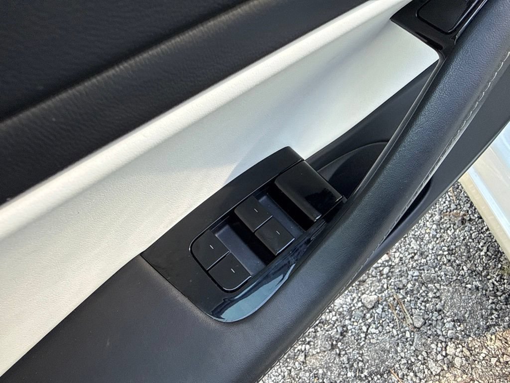 Used 2020 Tesla Model 3 Standard Range RWD image 8