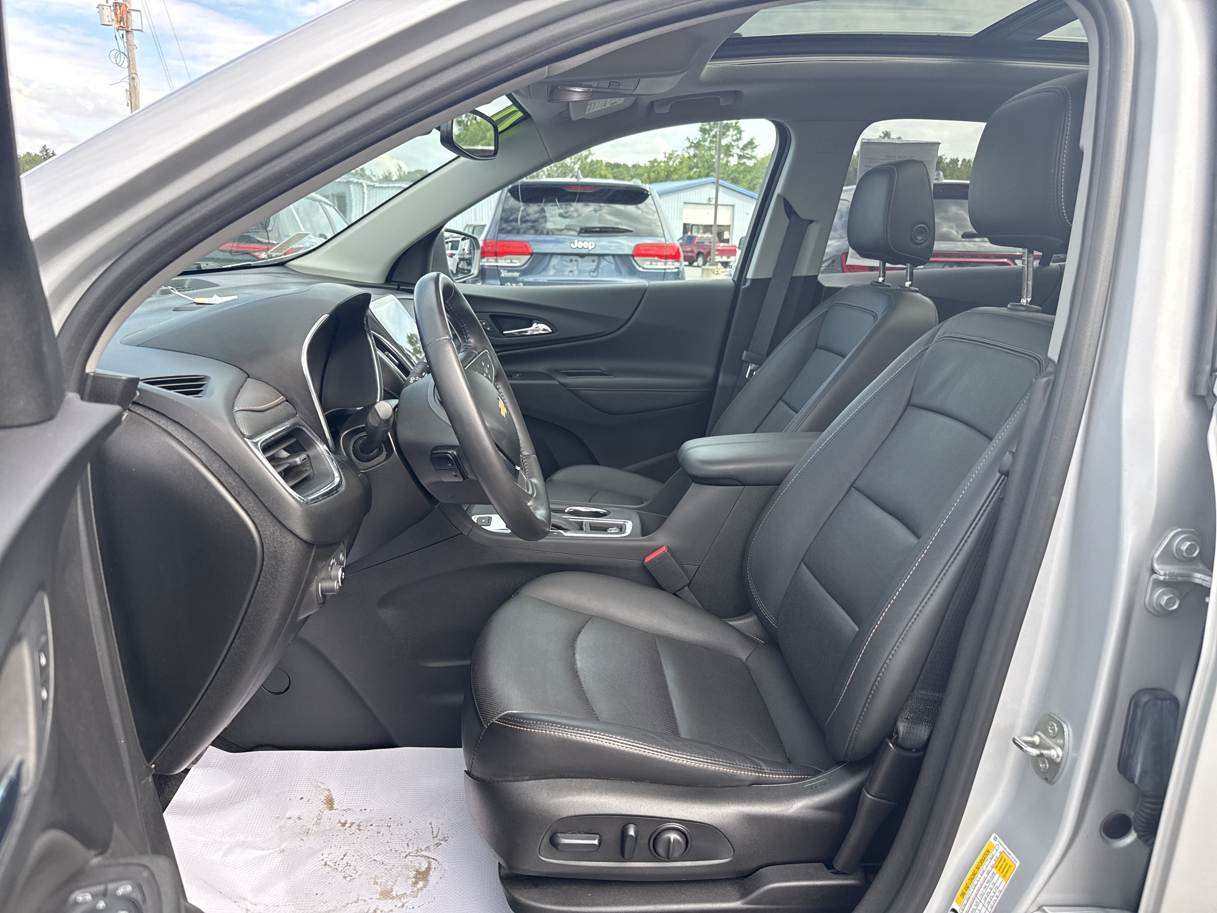 Used 2021 Chevrolet Equinox Premier AWD/4WD image 5