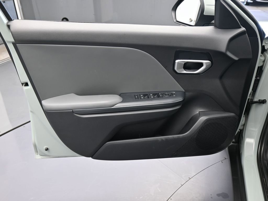 Used 2025 Kia K4 LXS image 13