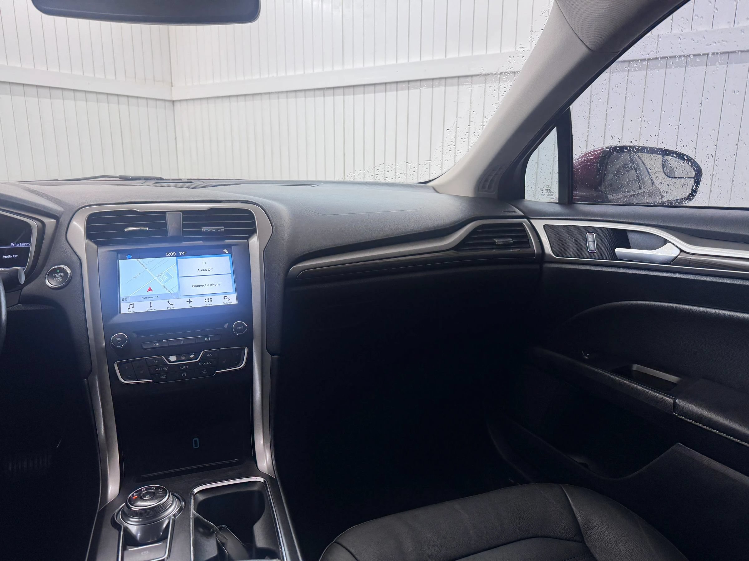 Used 2017 Ford Fusion SE w/ Fusion SE Technology Package FWD image 16
