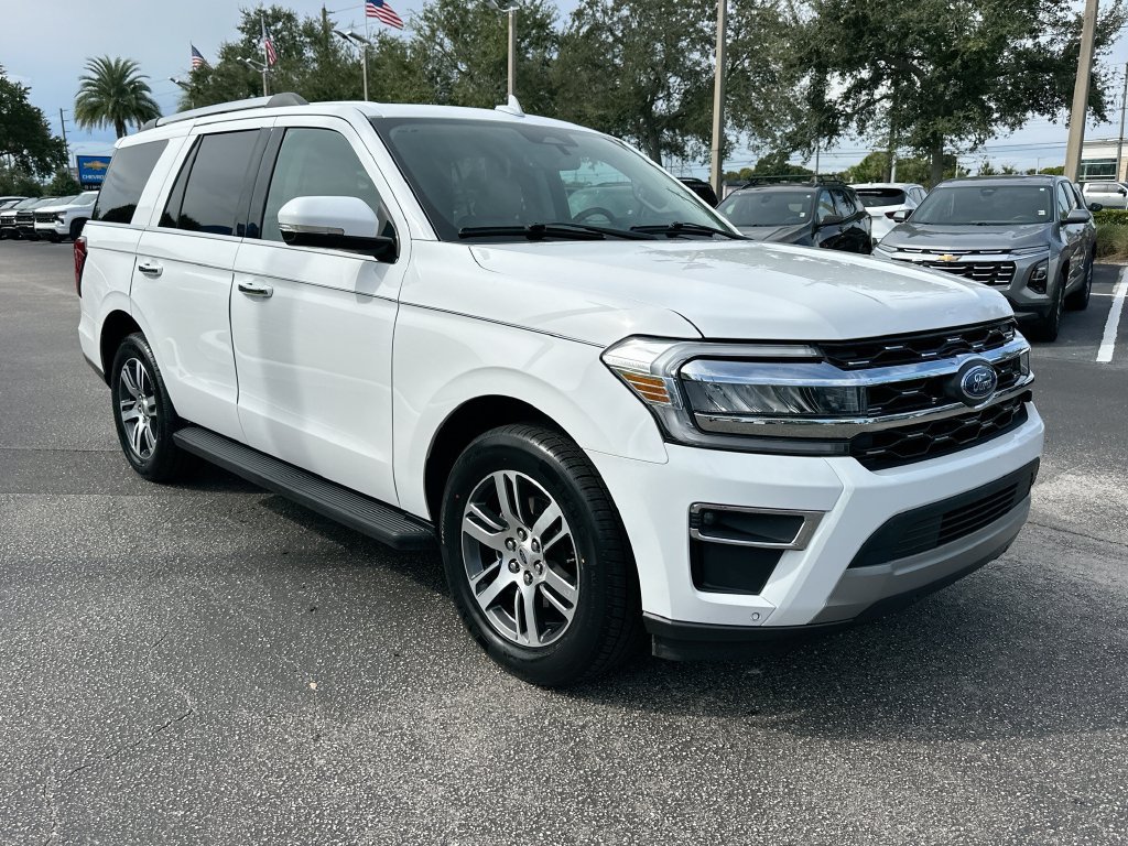 Used 2024 Ford Expedition Limited RWD image 3
