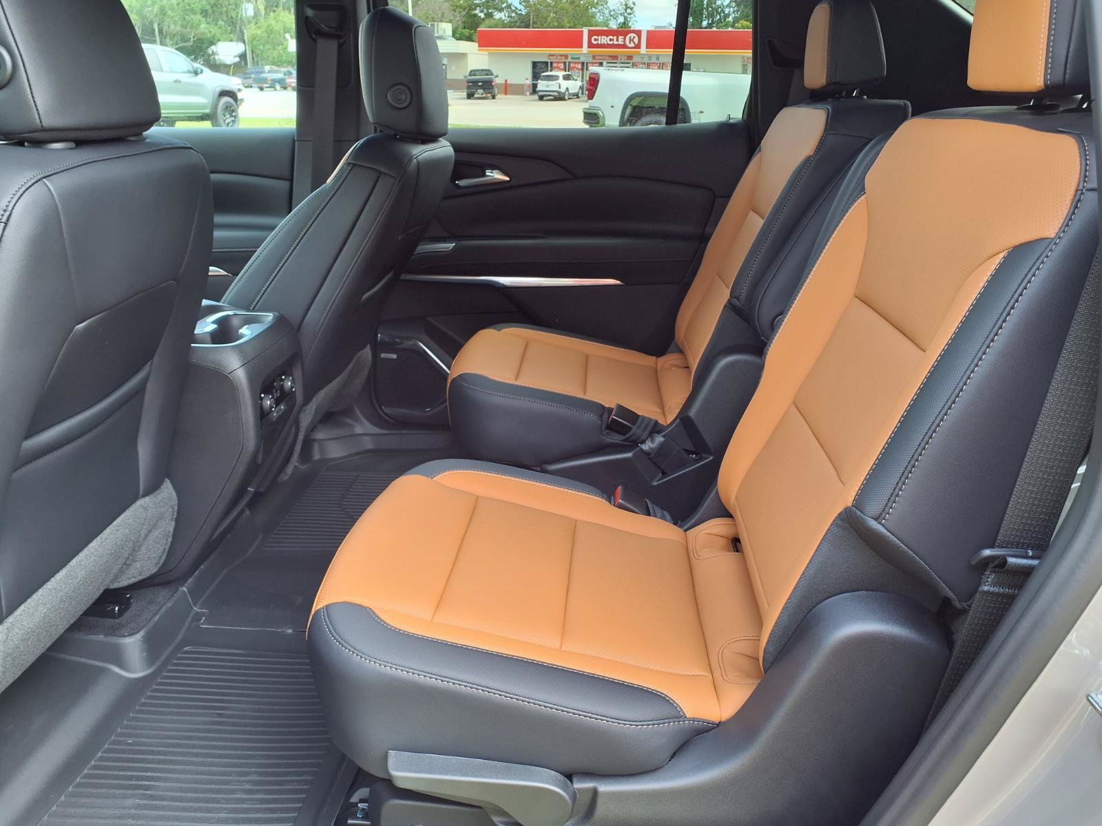 New 2027 Chevrolet Traverse Z71 w/ Enhanced Driving Package AWD/4WD image 13