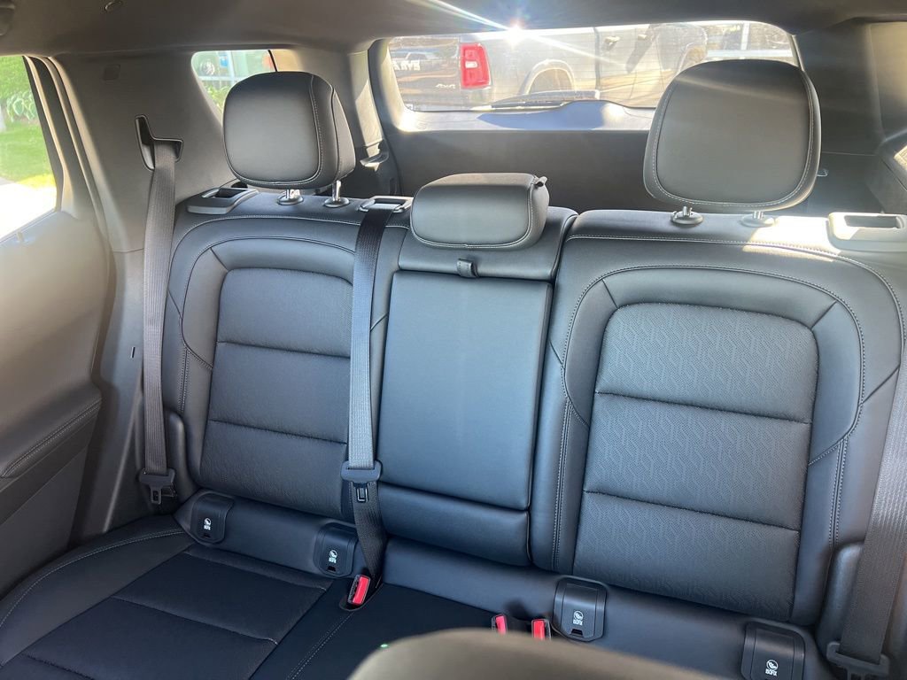 New 2026 Chevrolet Equinox LT w/ Convenience Package II image 11