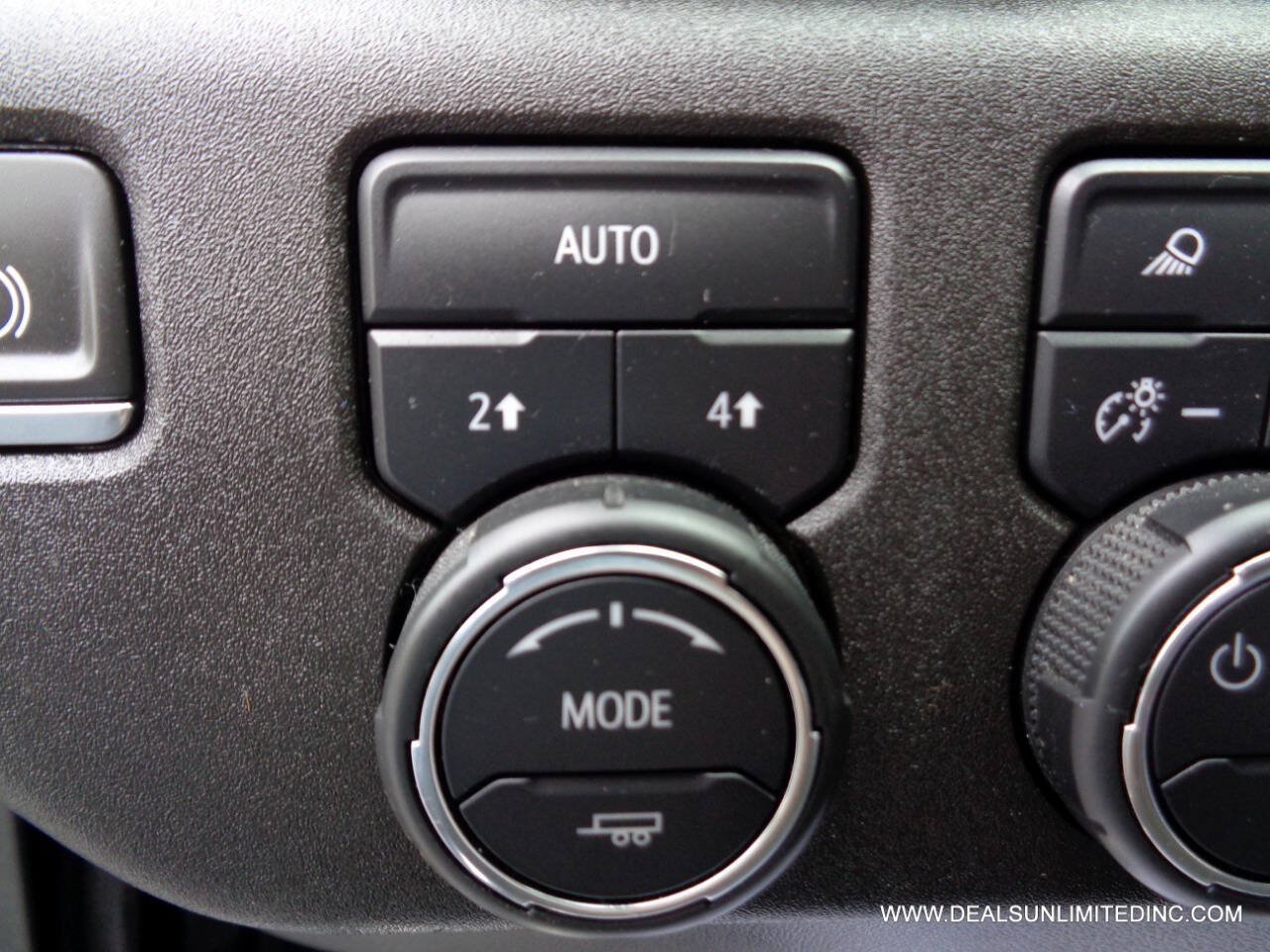 Used 2024 Chevrolet Silverado 1500 LTZ w/ LTZ Premium Package AWD/4WD image 13