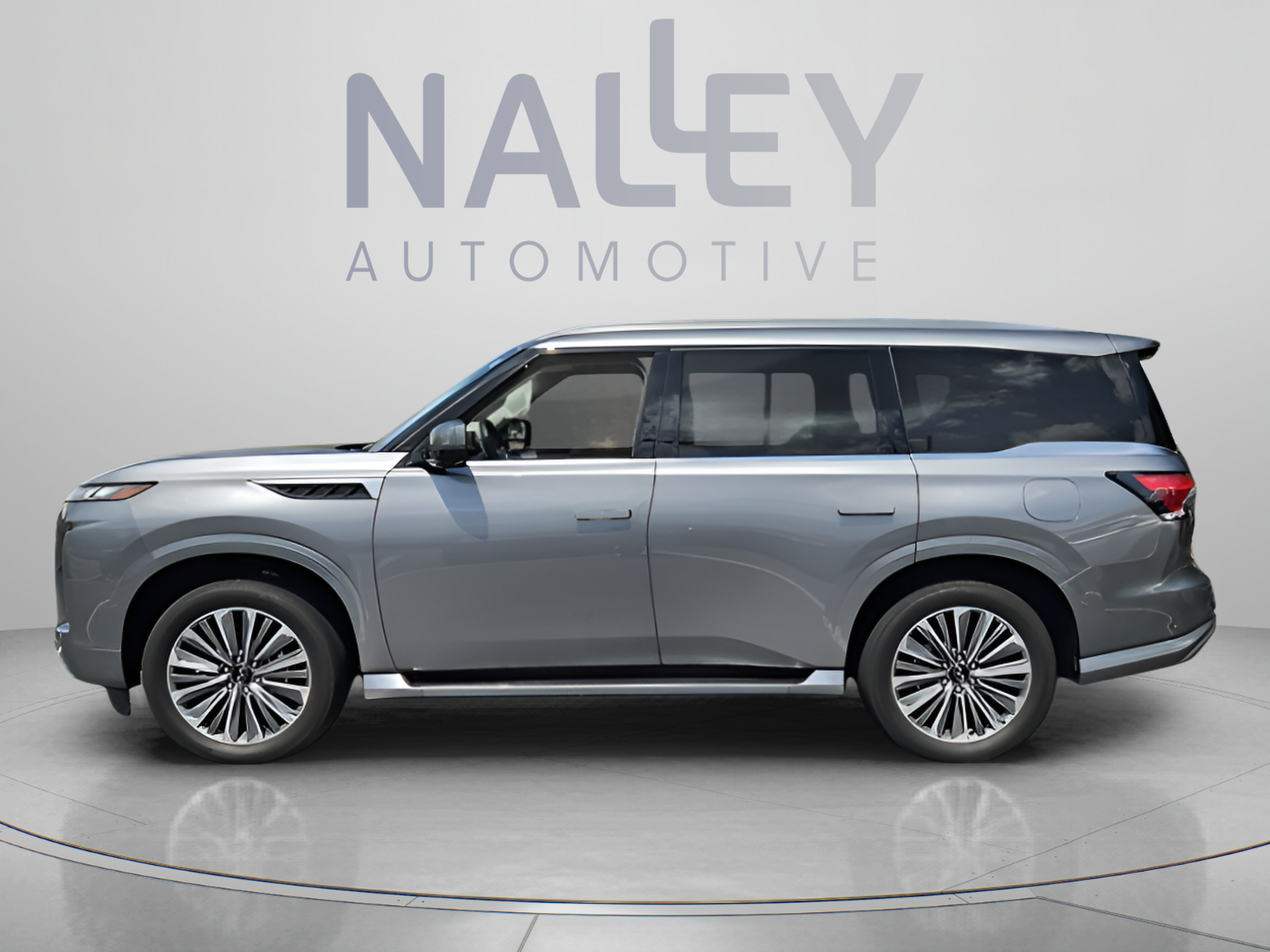 Used 2025 INFINITI QX80 Sensory AWD/4WD image 2