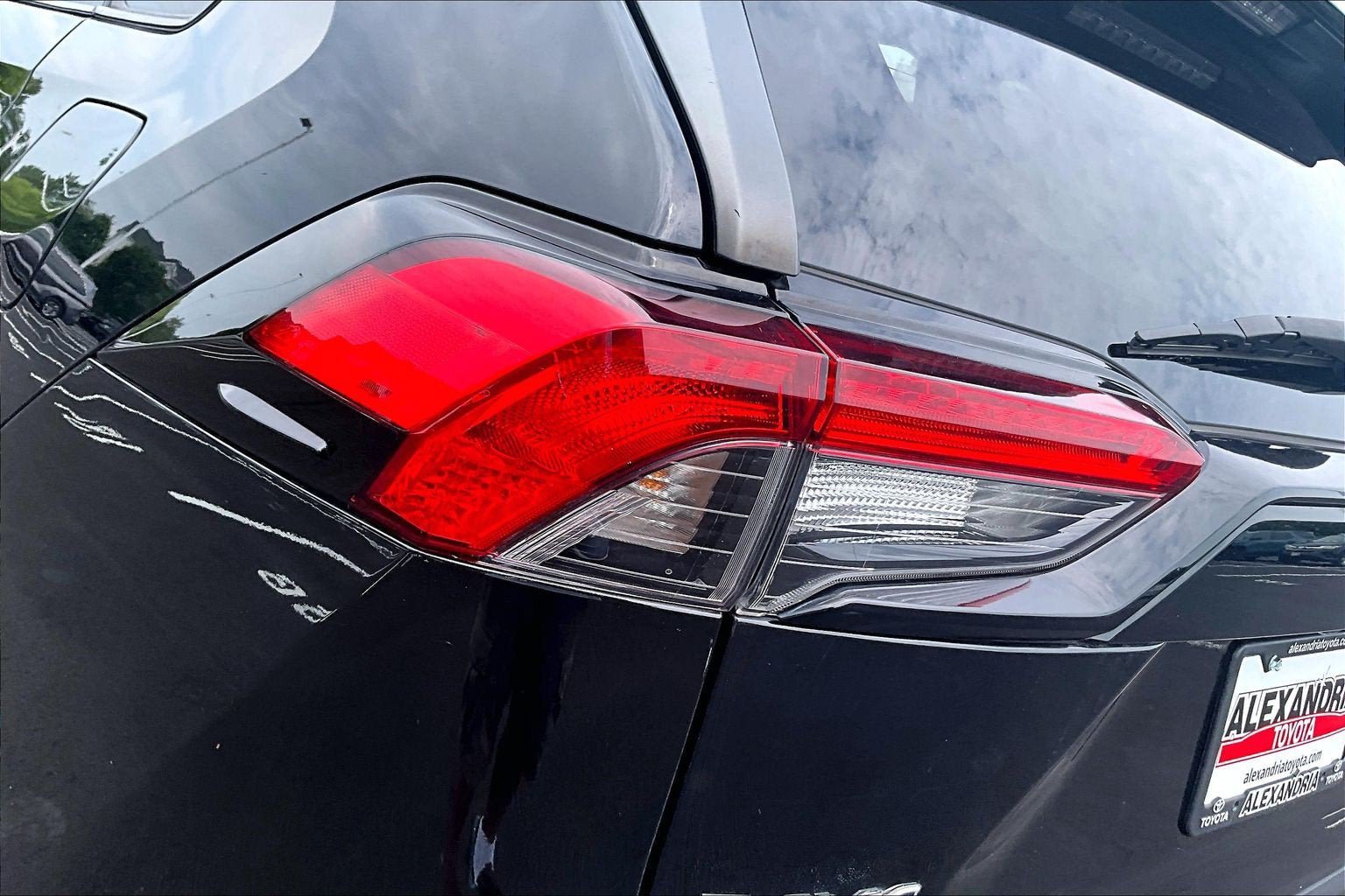 Used 2021 Toyota RAV4 LE AWD/4WD image 27