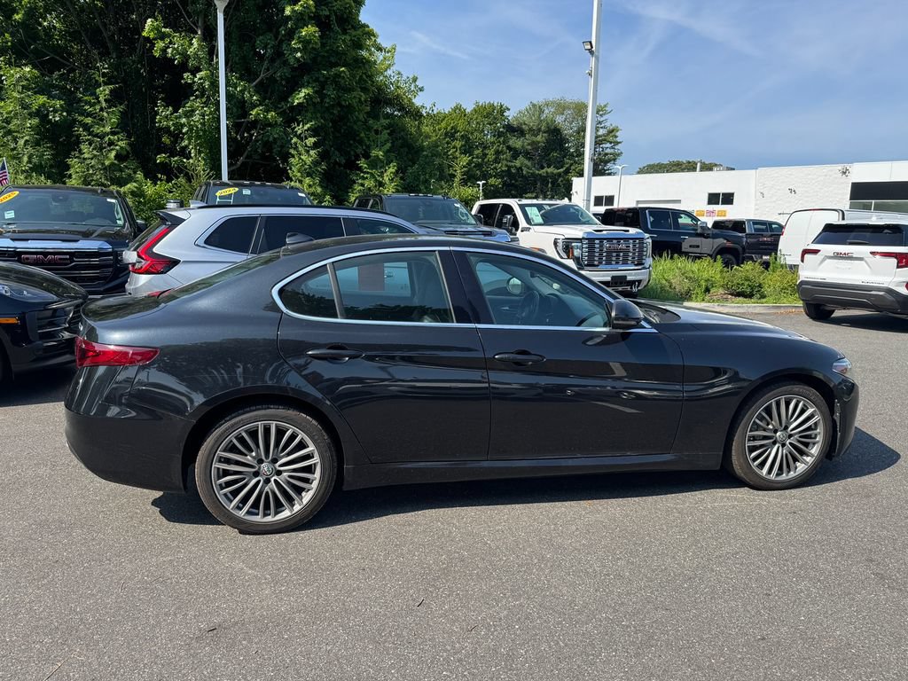 Used 2017 Alfa Romeo Giulia Ti w/ TI Lusso Package AWD/4WD image 3