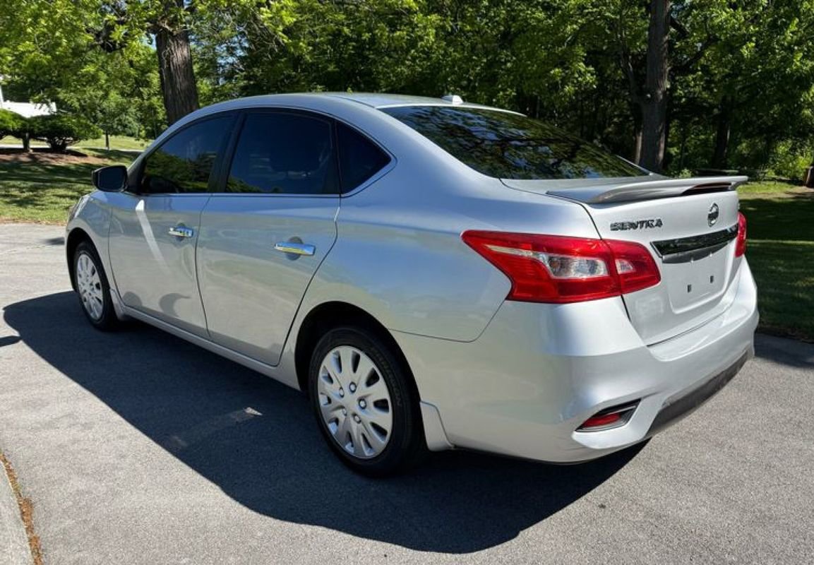 Used 2016 Nissan Sentra SV FWD image 9