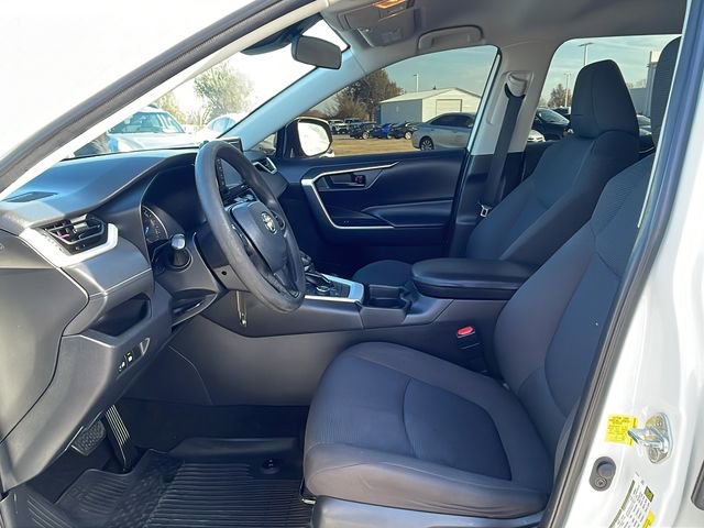 Used 2020 Toyota RAV4 LE image 21