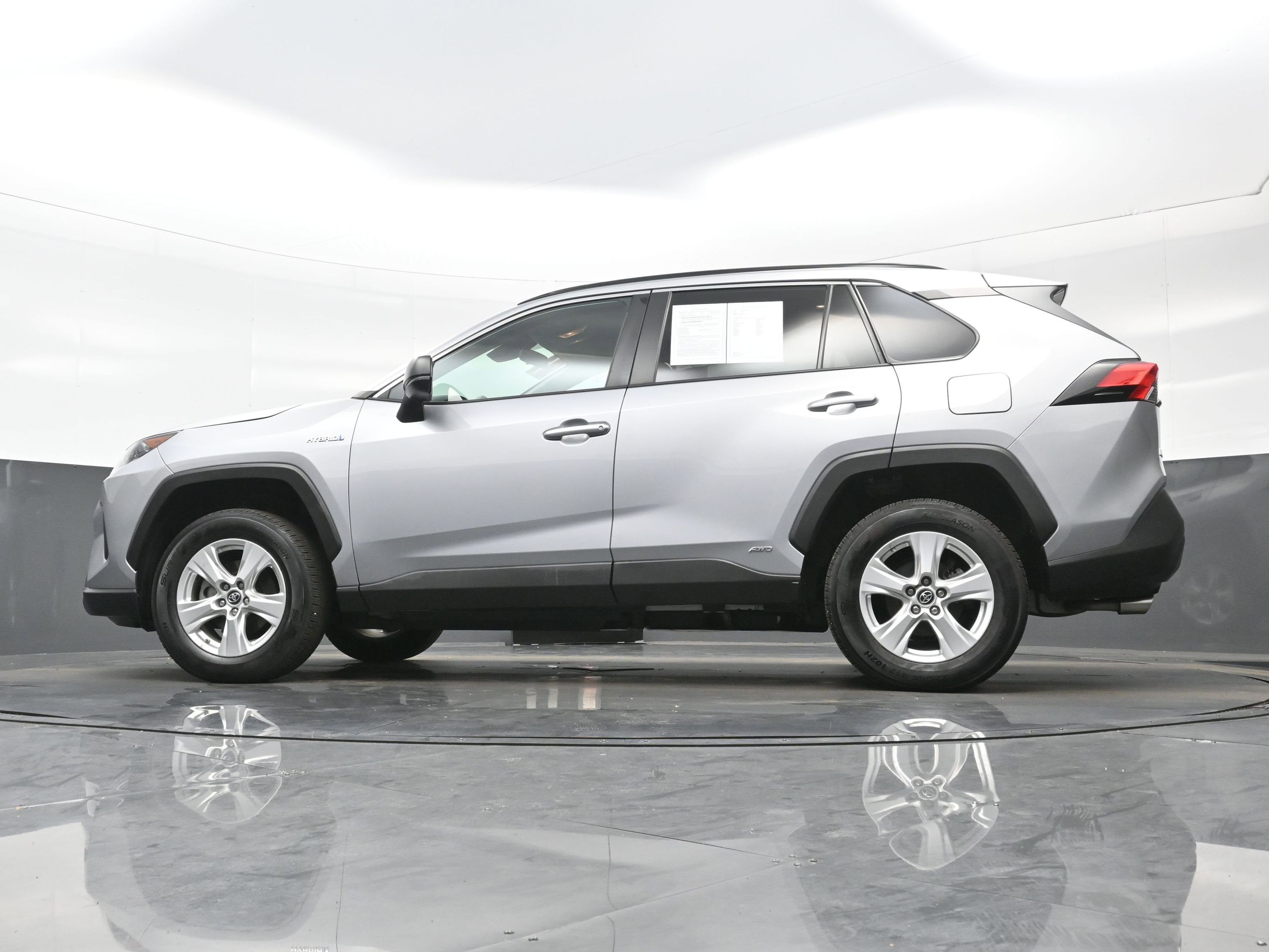 Used 2021 Toyota RAV4 LE image 27