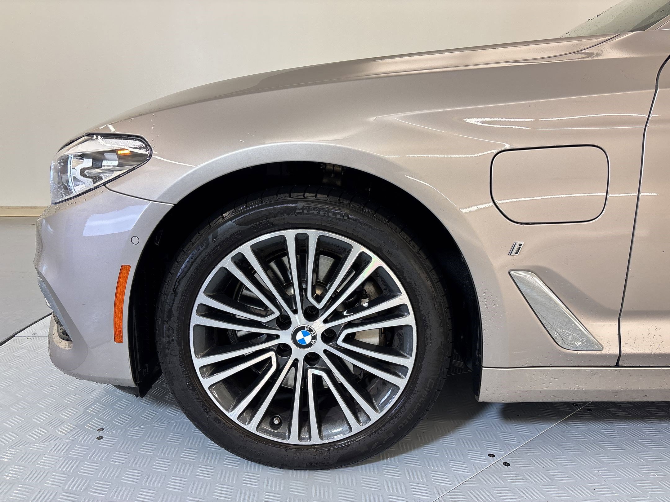 Used 2018 BMW 530e w/ Premium Package 2 RWD image 11