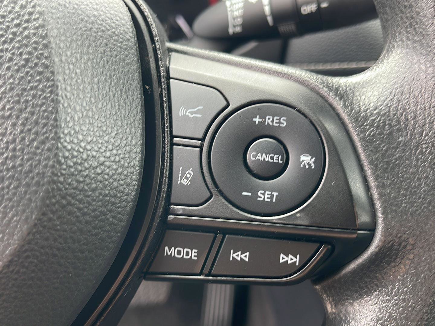 Used 2025 Toyota RAV4 XLE AWD/4WD image 36