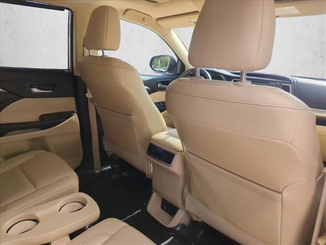 Used 2015 Toyota Highlander XLE FWD image 23