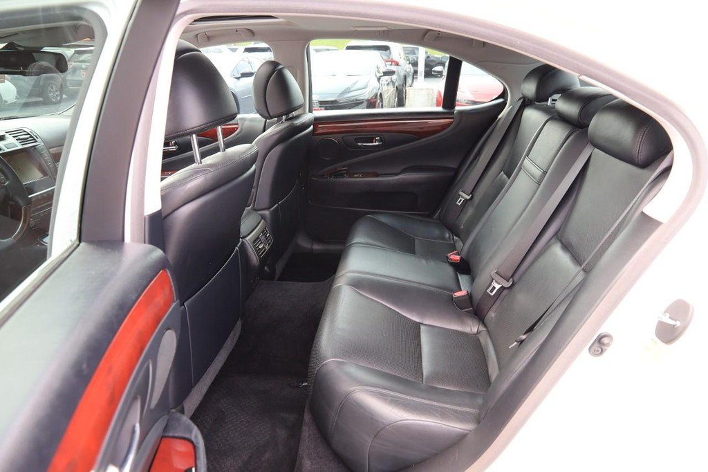 Used 2012 Lexus LS 460 w/ Comfort Pkg RWD image 10