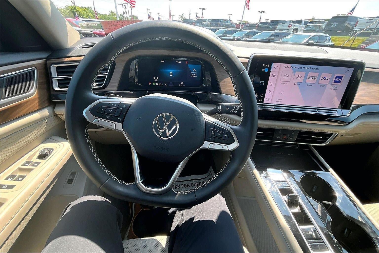 Used 2024 Volkswagen Atlas SE AWD/4WD image 5