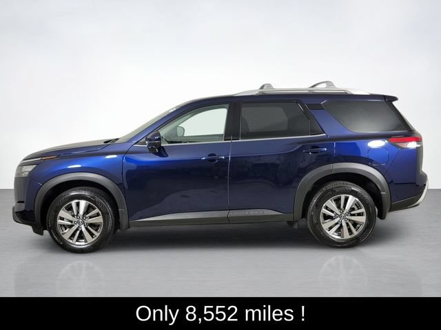 Used 2025 Nissan Pathfinder SL AWD/4WD image 6