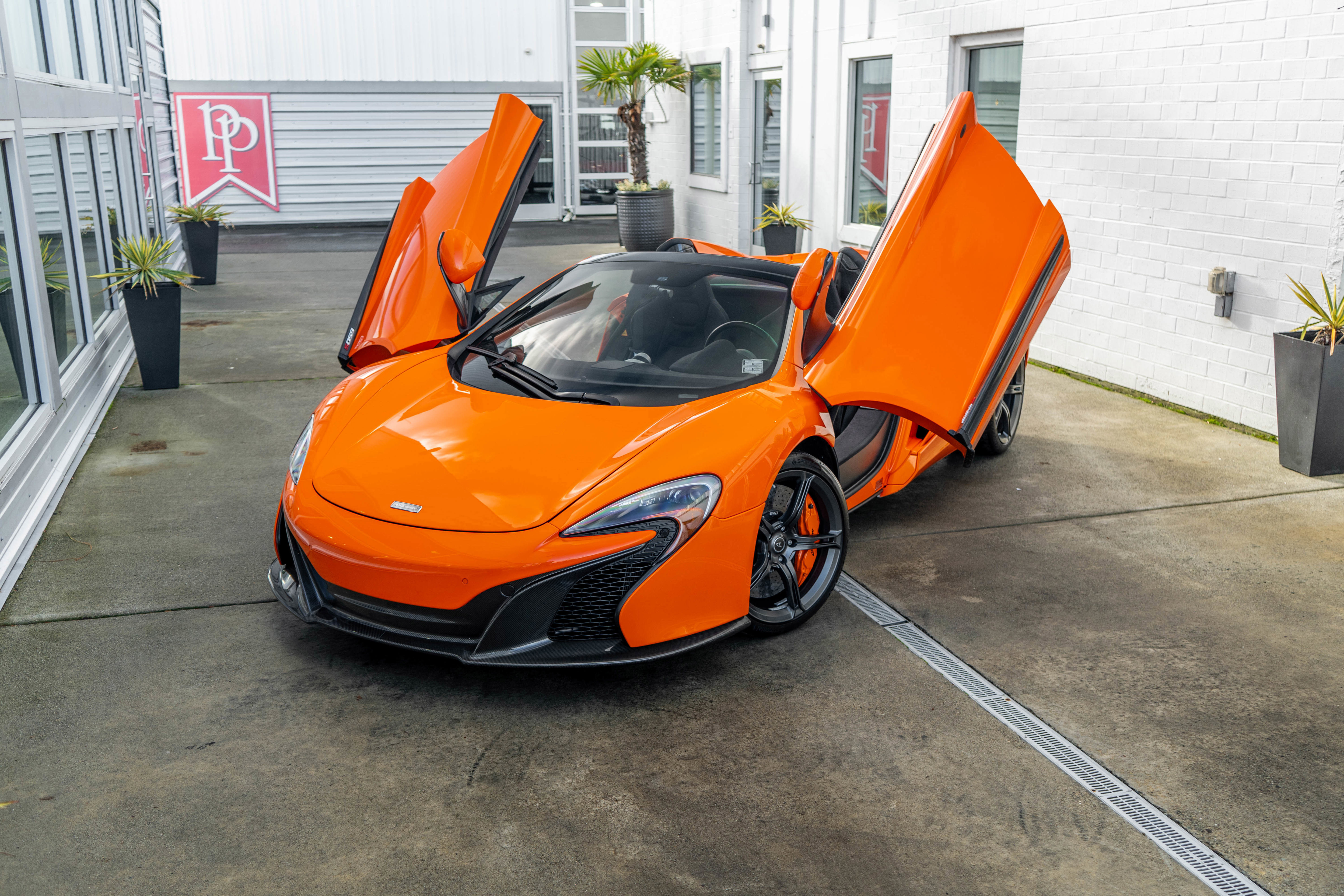 Used 2015 McLaren 650S Spider image 43