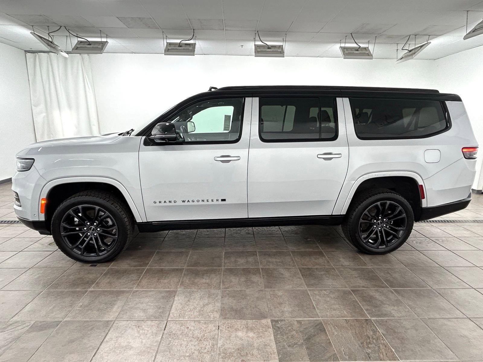 Used 2024 Jeep Grand Wagoneer L Series II w/ Quick Order Packagew 28T image 2