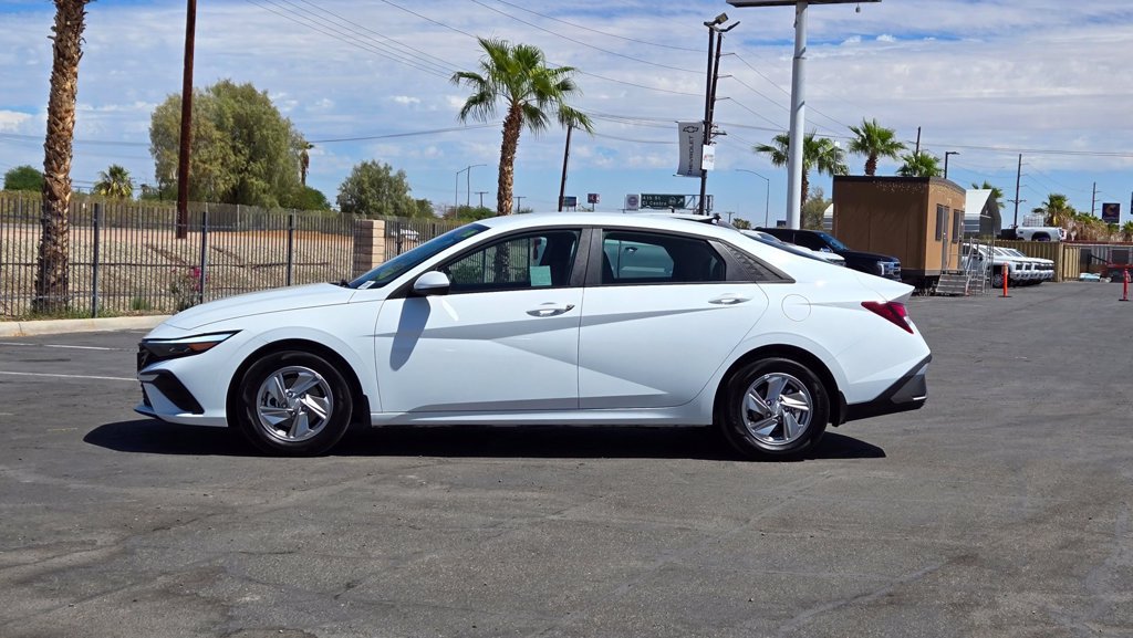 Used 2026 Hyundai Elantra SE FWD image 7