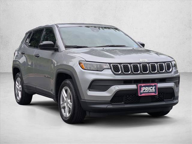 Used 2023 Jeep Compass Sport AWD/4WD image 3
