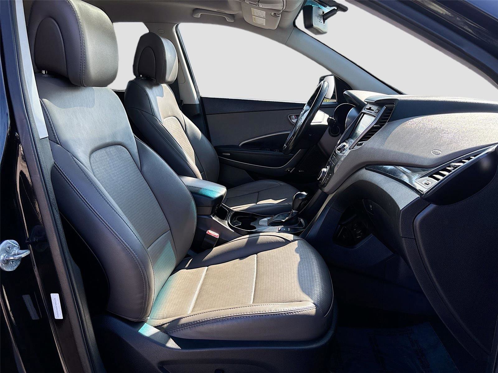 Used 2016 Hyundai Santa Fe Sport 2.0T w/ Option Group 05 AWD/4WD image 29