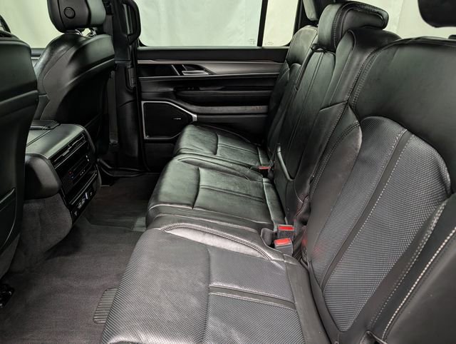 Used 2023 Jeep Wagoneer Series II image 13