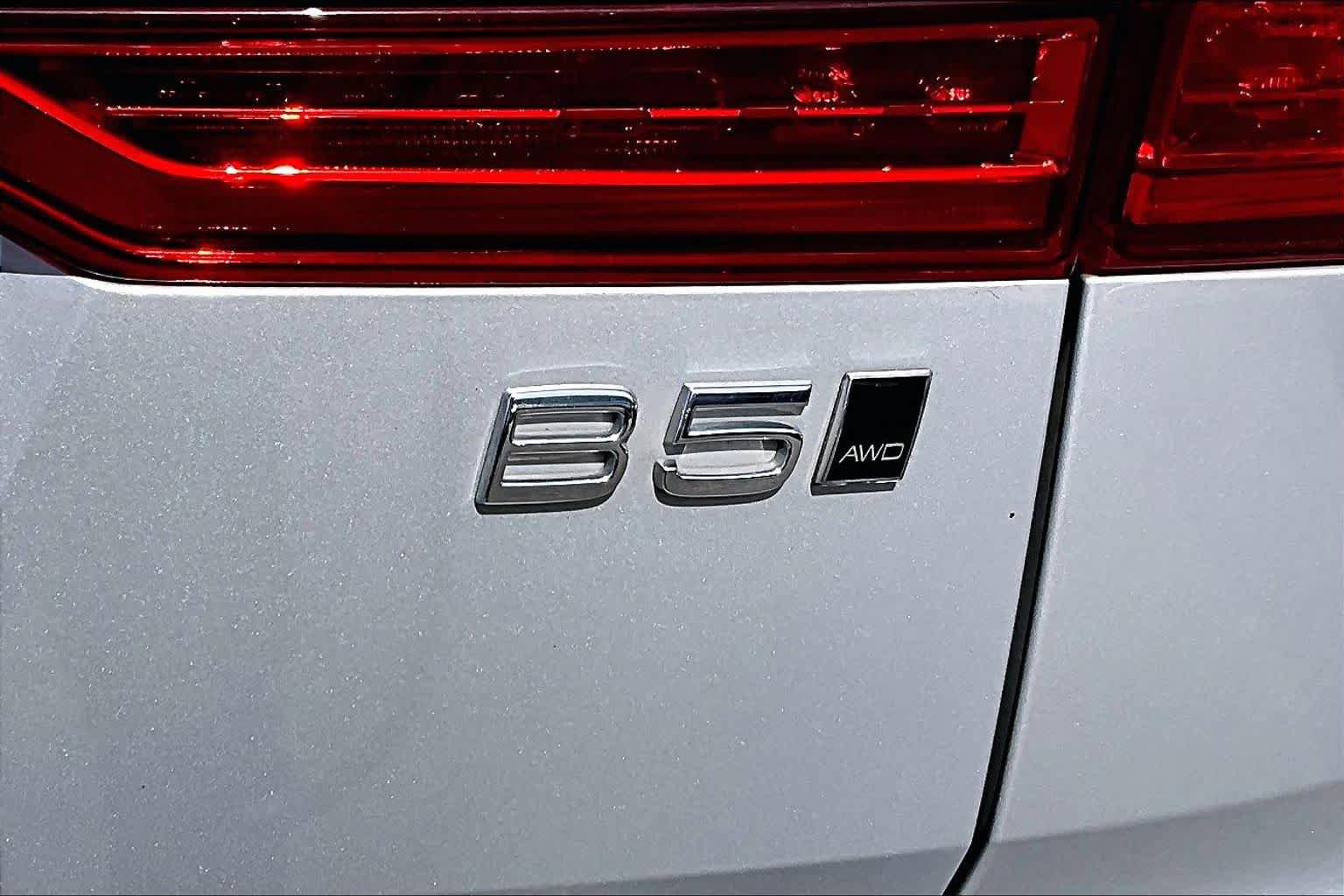 Certified 2023 Volvo XC60 B5 Plus w/ Climate Package image 10