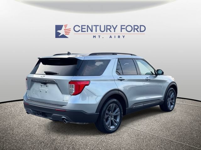 Certified 2023 Ford Explorer XLT w/ Equipment Group 202A AWD/4WD image 3