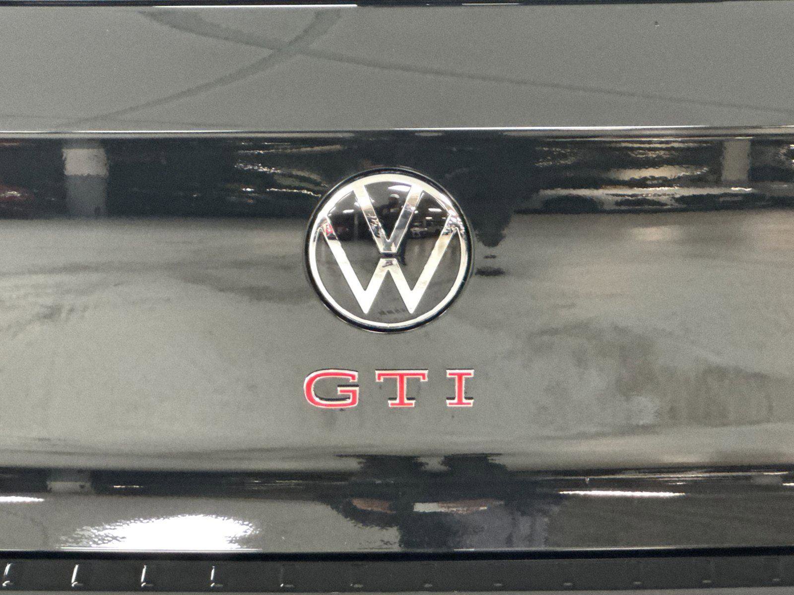 New 2026 Volkswagen GTI SE FWD image 25