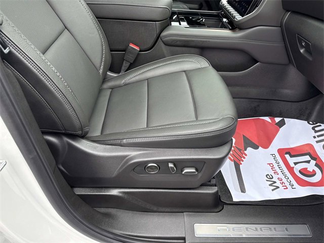 Used 2025 GMC Yukon Denali w/ Sun & Power Step Package image 15