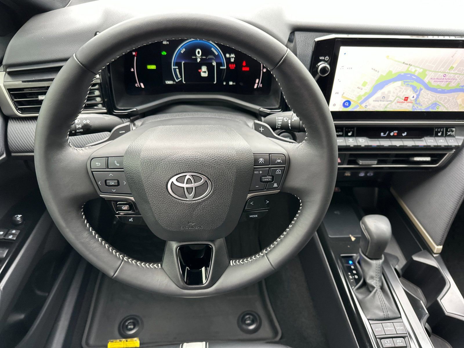 Used 2025 Toyota Camry SE w/ Multimedia Upgrade Package image 13