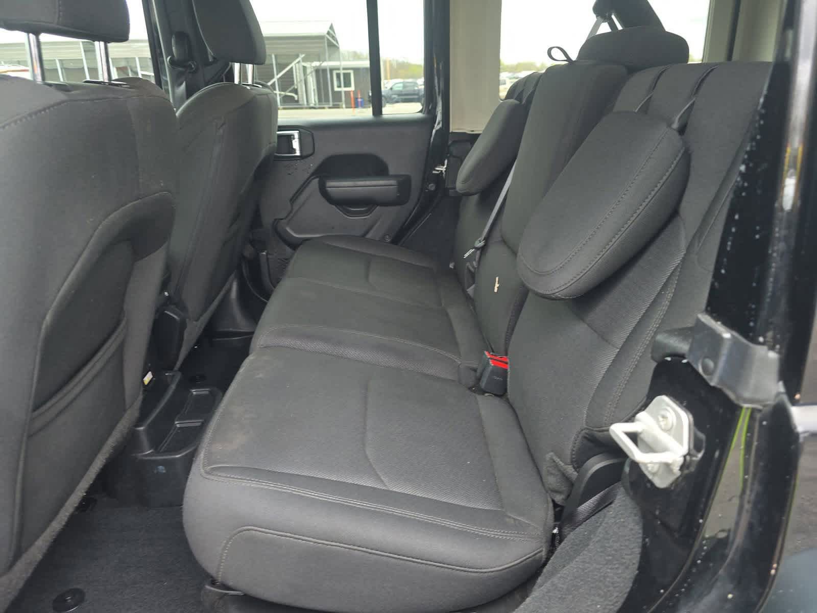 Used 2023 Jeep Wrangler Unlimited w/ Sun & Screen Package image 36