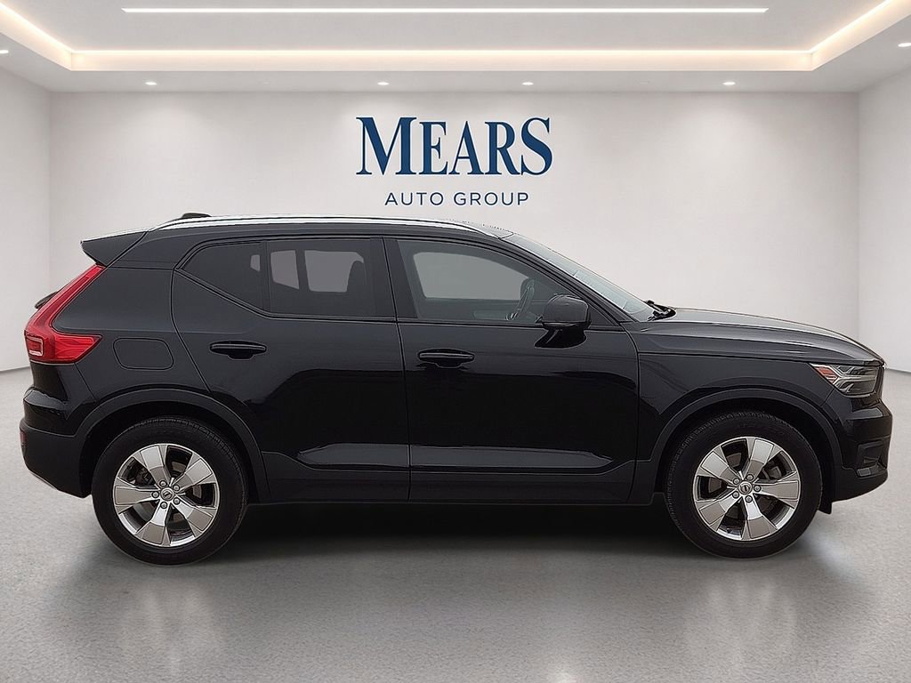 Used 2021 Volvo XC40 T4 Momentum FWD image 7