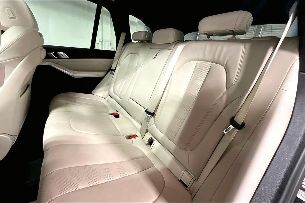 Used 2022 BMW X5 xDrive45e w/ M Sport Package AWD/4WD image 33