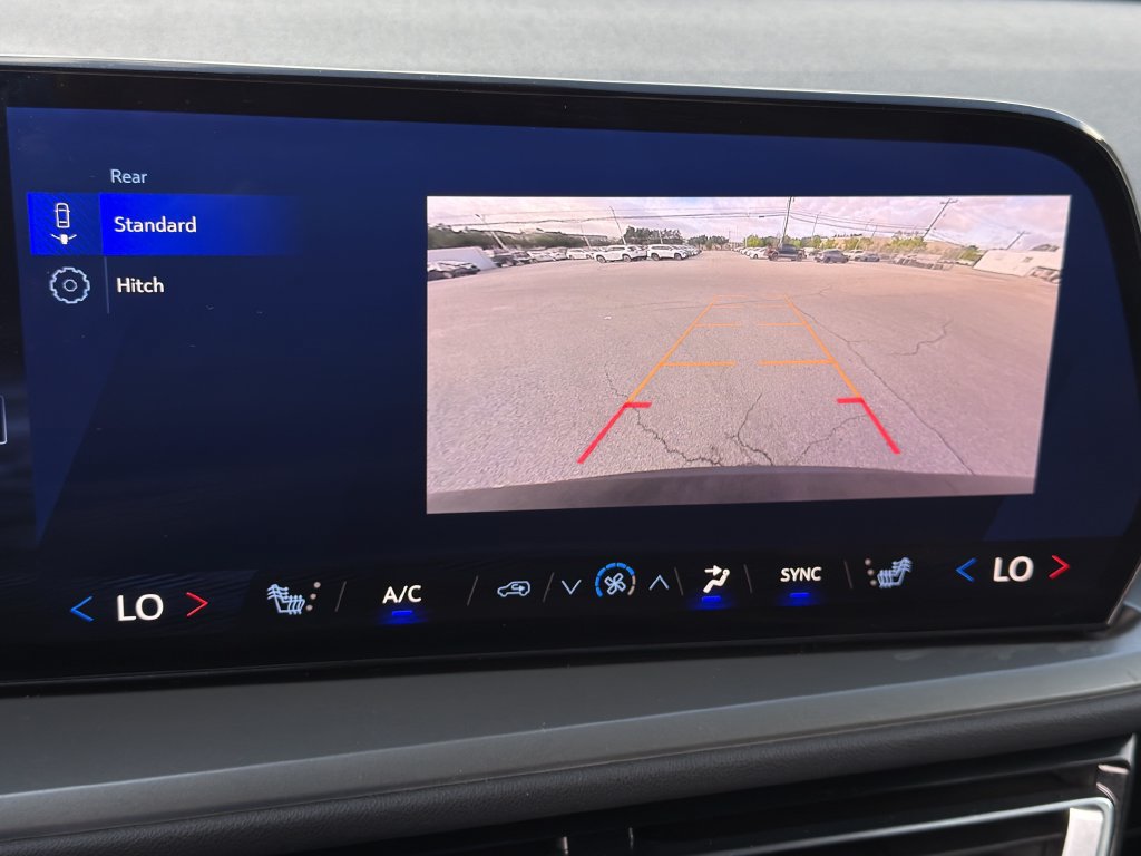 Used 2025 Chevrolet Traverse LT FWD image 18