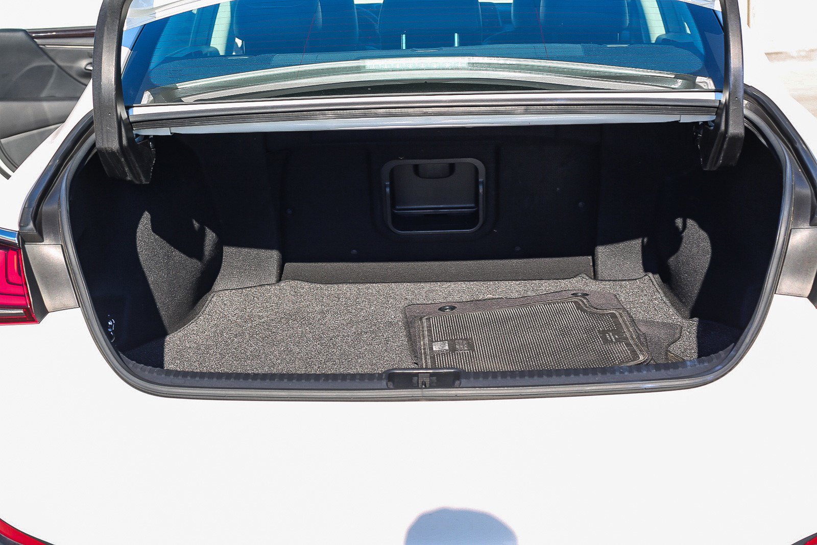 Used 2020 Lexus ES 300h w/ Premium Package FWD image 26
